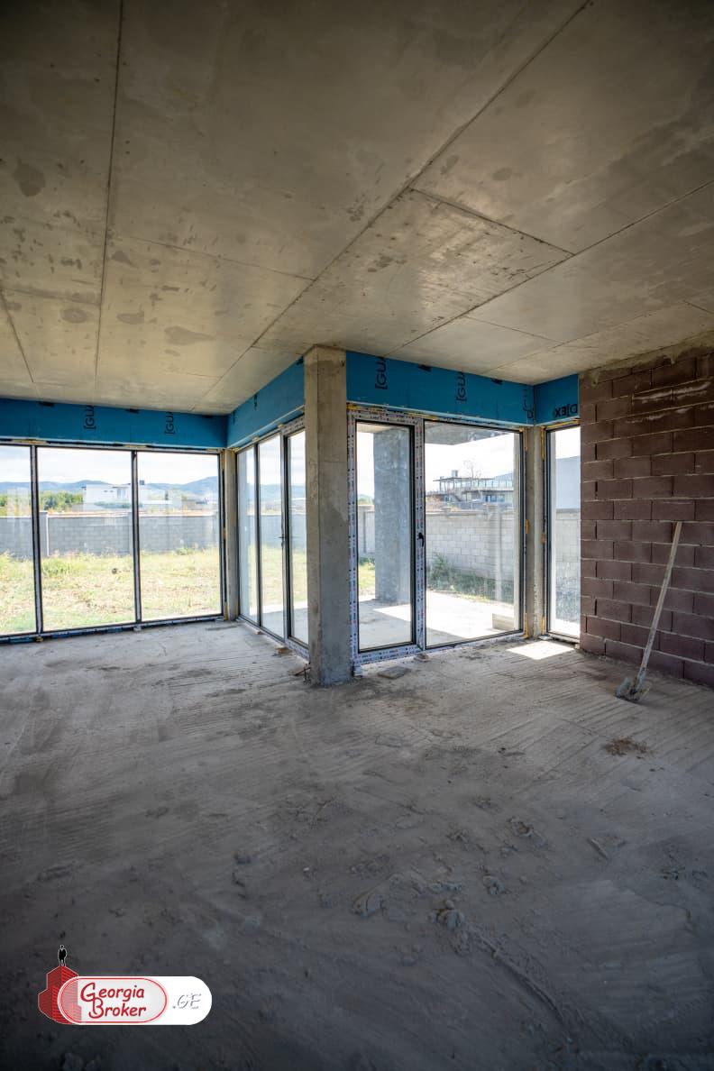 იყიდება ახალი გარემონტებული 5 ოთახიანი სახლი